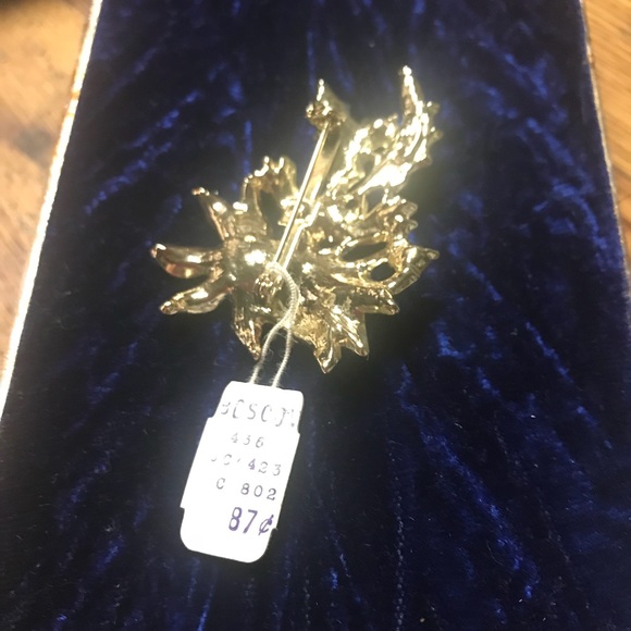 BROOCH POINSETTIAS HOLLY BERRIES RHINESTONE PIN CHRISTMAS IN JULY!!!! - Picture 4 of 7